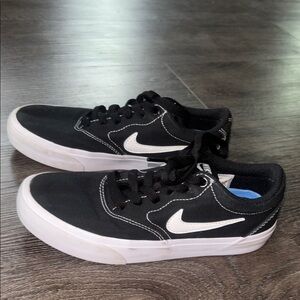 Nike Charge SB size 4